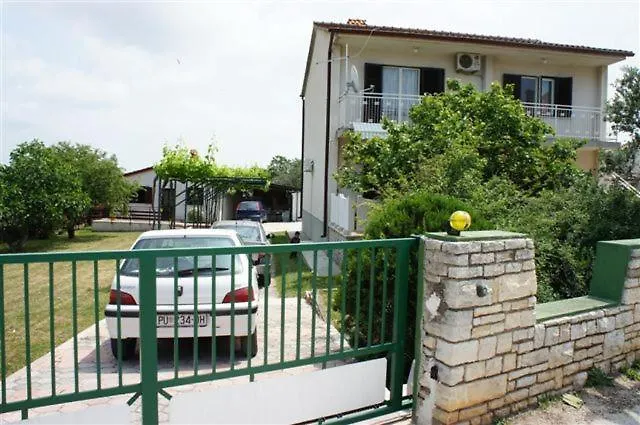 Sweet Family Apartement Pula 0*,