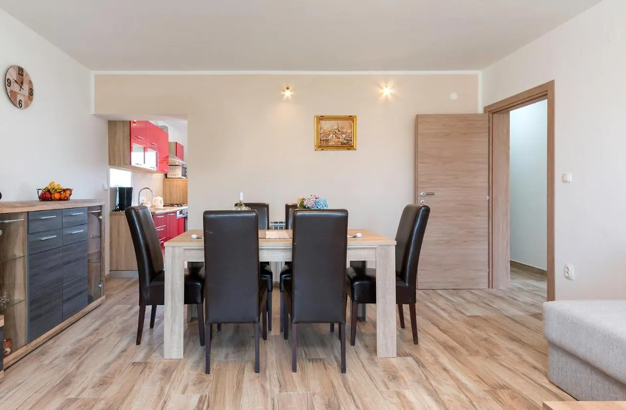 Sweet Family Apartement Pula